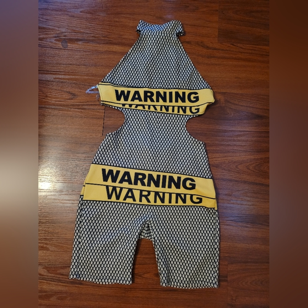 Fashion Nova size LG romper